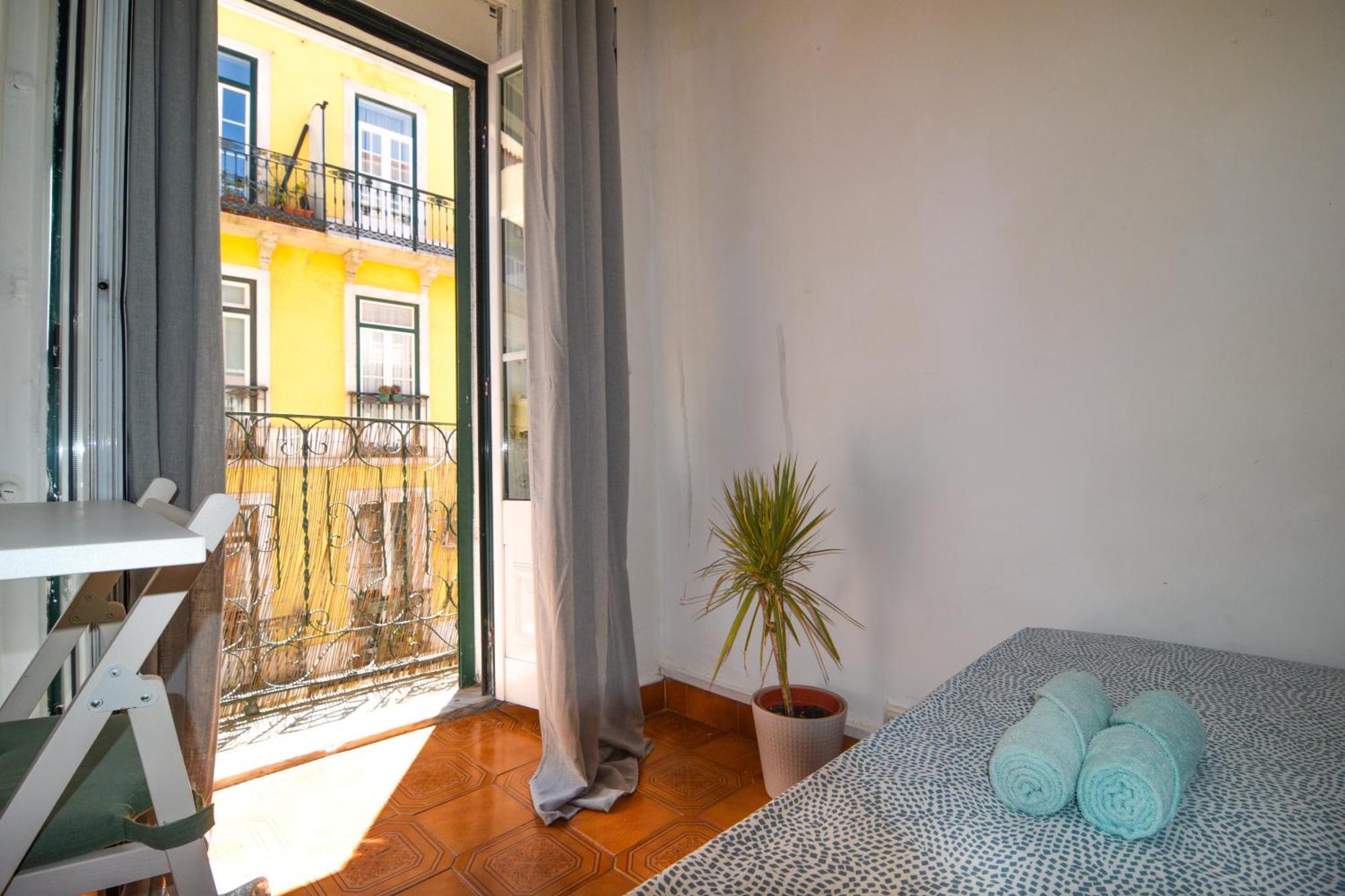 Pensión Shared With Bright Private Patio In *